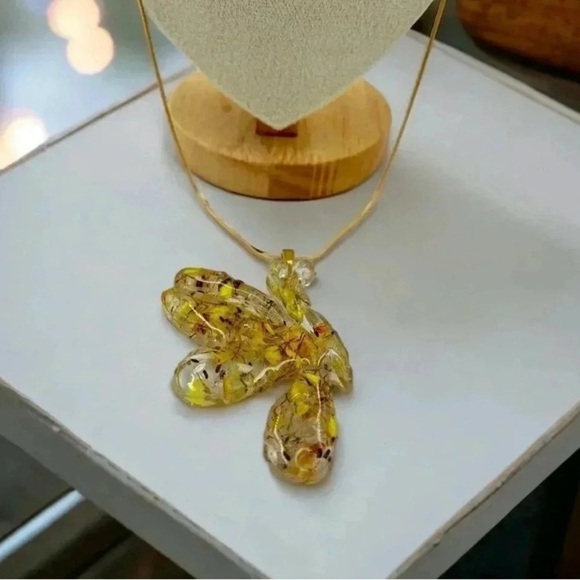 Four piece Resin Jewelry Set Floral Dangle Earrings Nature Butterfly Necklace - Picture 6 of 8